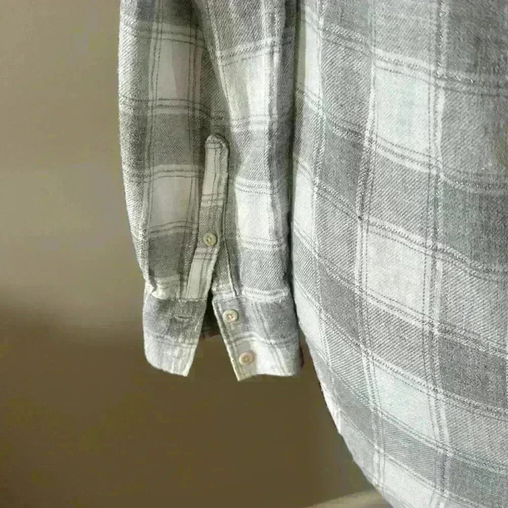 Slightly used plaid shirt - Picture 6 of 6